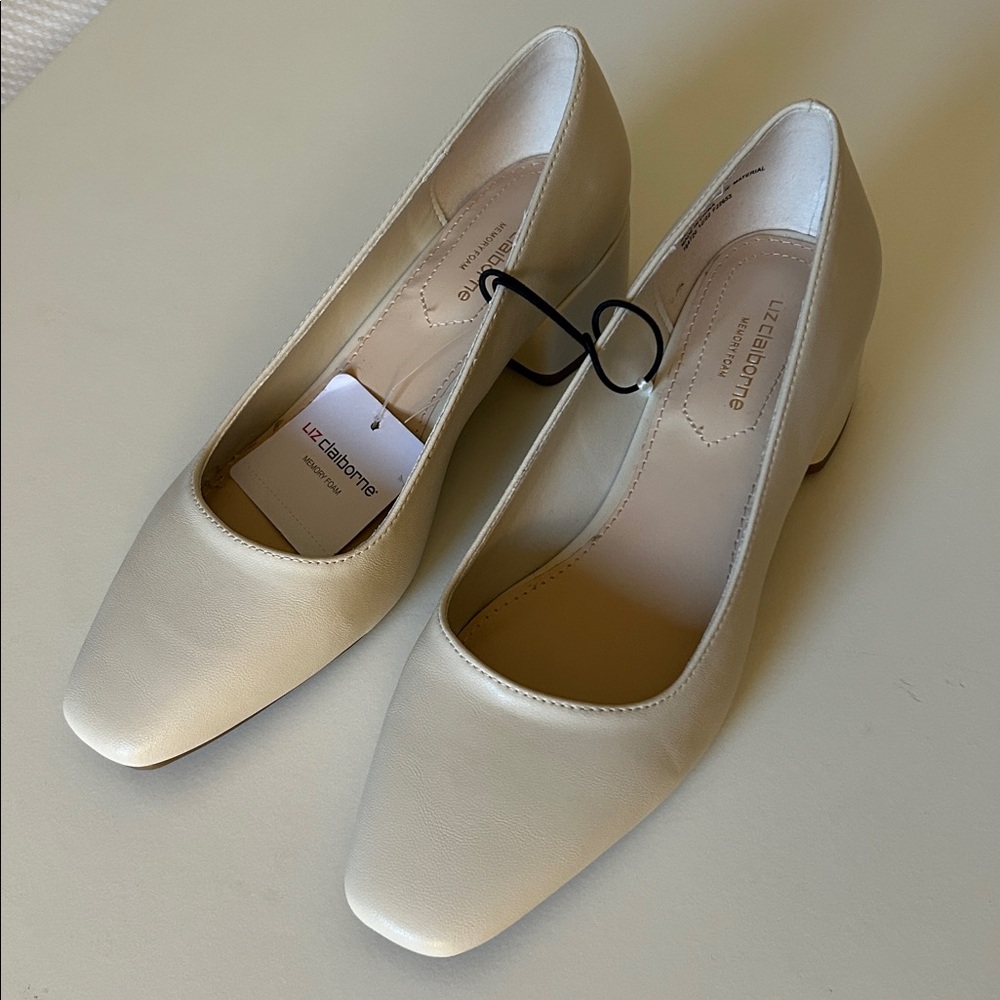 NWT Liz Claiborne Cream Memory Foam Block Heel Pumps